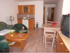 Feszek Apartmanhaz - Image 4