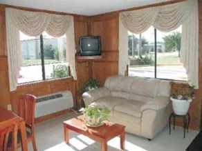 Scottish Inn and Suites League City - Image 5