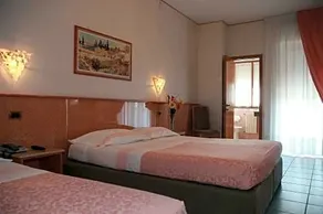 Hotel Lanterna - Image 2