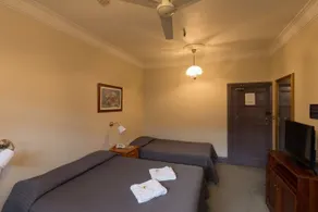 Kirk On Harris Hotel - Image 5