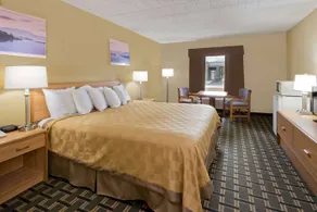Days Inn by Wyndham Batavia Darien Lake Theme Park - Image 2