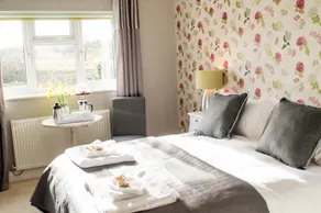 Mistletoe House Bed & Breakfast - Image 3