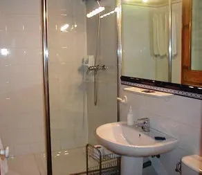 Arkupe Apartments - Image 3