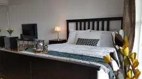 Kashaneh Guest House - Bayview Avenue - Image 2