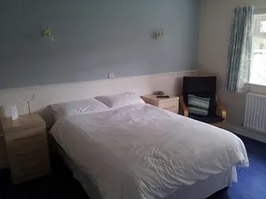 Broadlawns Guest House - Image 5