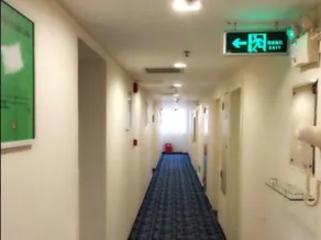 7 Days Inn Guomao Business Center - Image 4