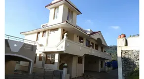 Green Moon Residency - Image 4
