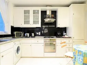 Veeve Elegant 2 Bed With Balcony Redcliffe Square Kensington - Image 4