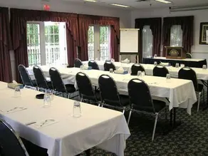 Centennial Inn Hotel & Apartments - Image 5