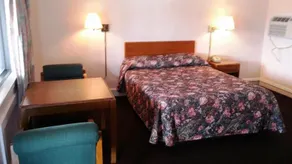 Economy Inn - Image 5