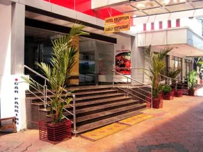 Hotel Peninsula - Image 2