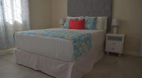 Ixoras Beach Apartments - Image 5