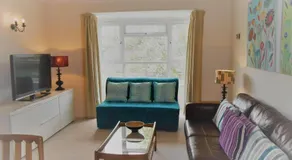 2 Bedroom Apartment in Stratton Court Central Surbiton incl Free Parking - Image 4
