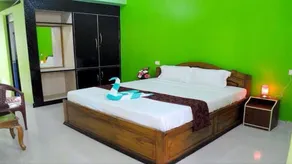 Peter's Paradise Guest House - Image 3