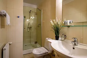 Porins Hotel - Image 5