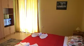 Green Park Apartment - Image 5
