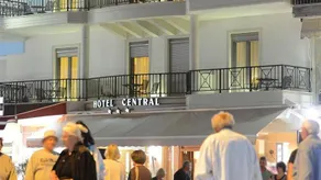 Central Hotel - Image 2