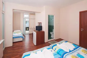 Red House Guest House - Image 5