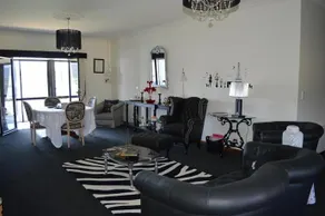 La Riviera - Image 3