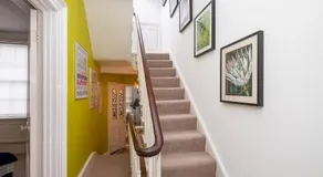 Beautiful Townhouse With 4 Poster Bed & Balcony - Image 5