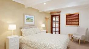 Beauty and the Beach', 88 Foreshore Drive - large home with WIFI & water views - Image 4