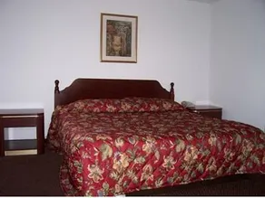 Red Carpet Inn & Suites New Milford - Image 4