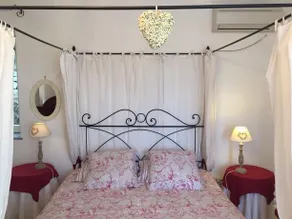 B&B H M - Image 3