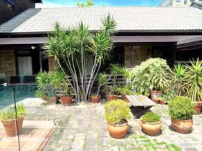 Stunning Home Next To Park - Image 3