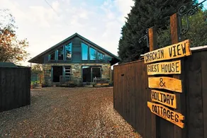 Crackin View Guest House - Image 3
