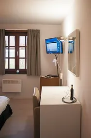 JFK Hotel - Image 4