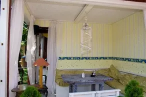 Friends Hotel - Image 4