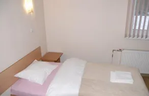 Knights Court Guest House - Image 3