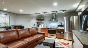 Nashville Riverfront Family Loft Stay for 4 - Image 5