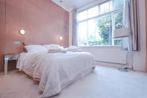 Stylish 2BR Designer Flat Holland Park - Image 5