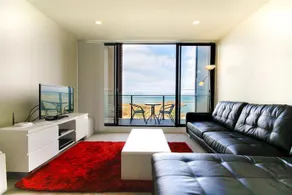 Amazing Waterfront Apartment - Image 4