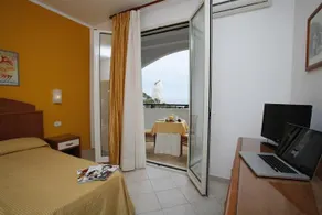 Bikini Hotel - Image 4