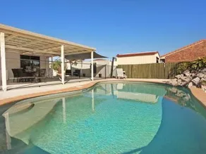 Bullando 18 Holiday House - Image 4