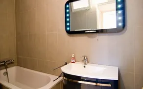 ELYSEES PONCELET APARTMENT - Image 5