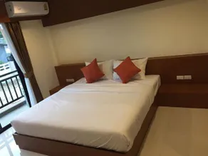 Dee Dee Mansion - Image 2