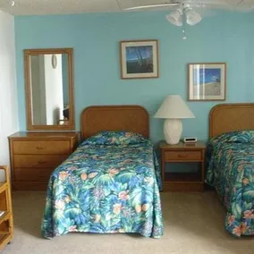 Douglas Waikiki - Image 2