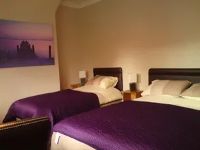 Lamb Inn Guesthouse - Image 2