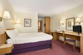 Days Inn by Wyndham Chester East - Image 4