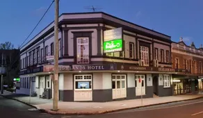 Lion Rampant Hotel - Image 1