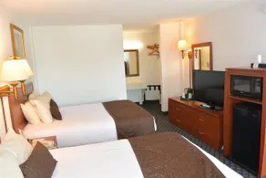 Best Western On the Bay Inn & Marina - Image 4