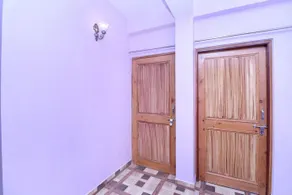 Spacious 1BR Stay near ISBT Tutikandi - Image 2
