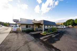 OYO Riverside Inn John Day OR - Image 3