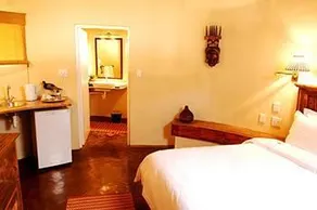Kwena Chalets - Image 5