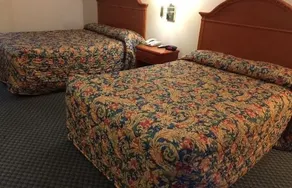 Red Carpet Inn - Image 3