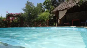 Tropical Garden House - Image 4