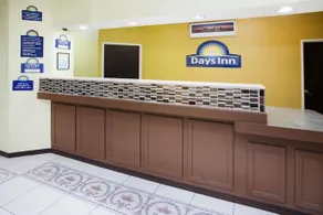 Days Inn & Suites by Wyndham Harvey / Chicago Southland - Image 5